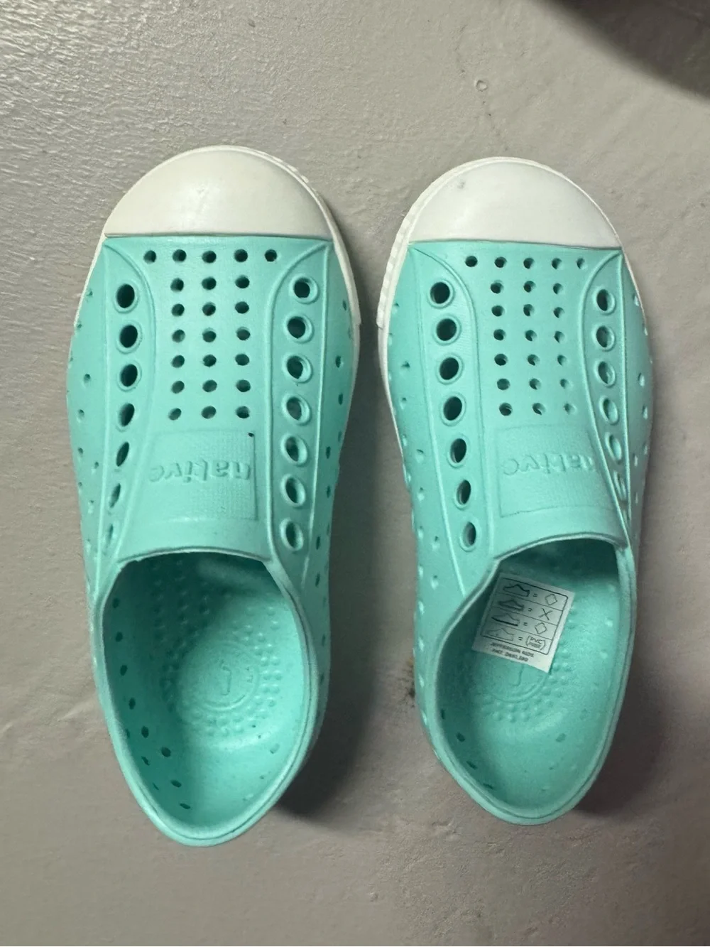 Native Jefferson Kids Shoes Size C8 Teal Aqua Slip-On Water Shoes (never worn)